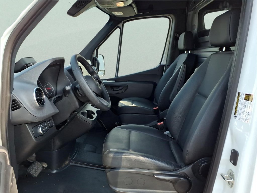 Used 2025 Mercedes-Benz Sprinter 2500 image 6