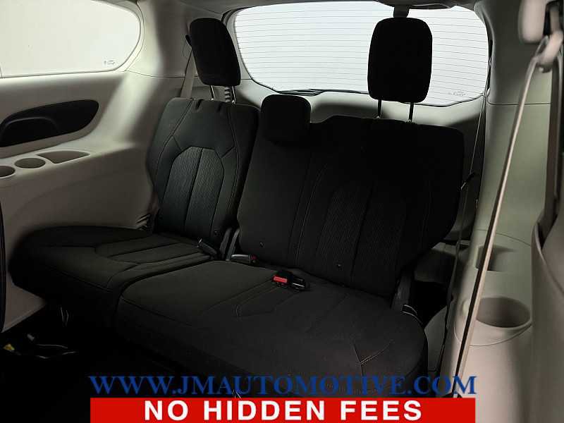 Used 2018 Chrysler Pacifica Touring Plus FWD image 16
