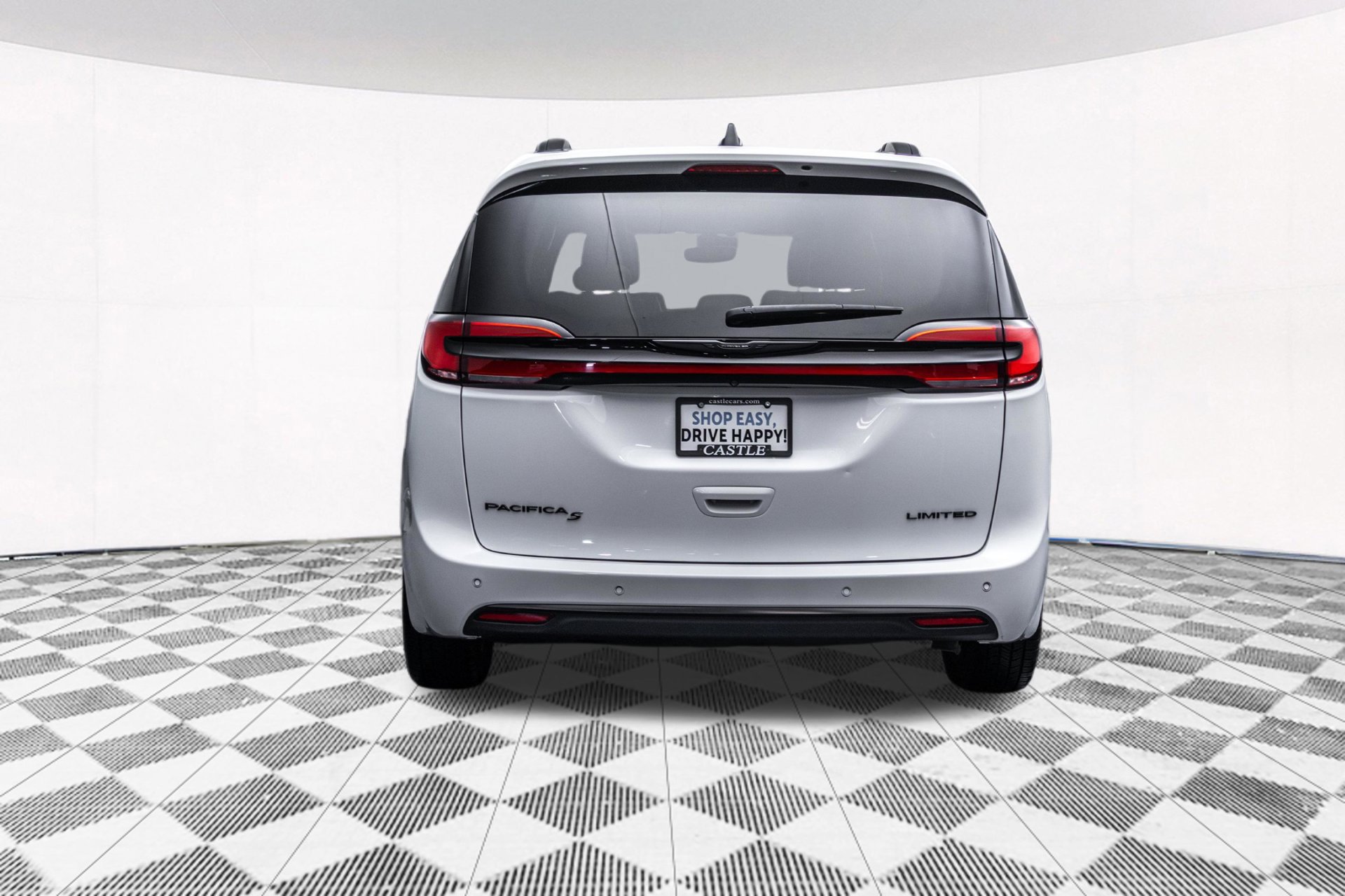 Used 2025 Chrysler Pacifica Limited FWD image 9