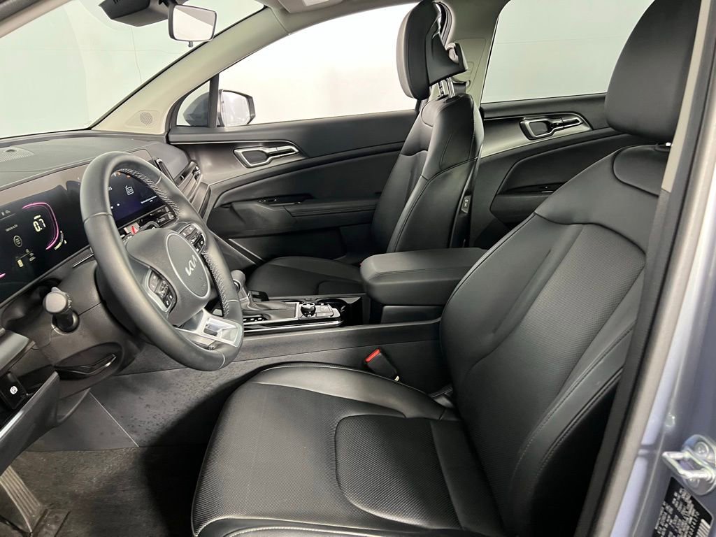Used 2025 Kia Sportage EX w/ Premium Package image 23