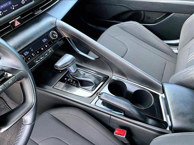 Used 2025 Hyundai Elantra Sport FWD image 15