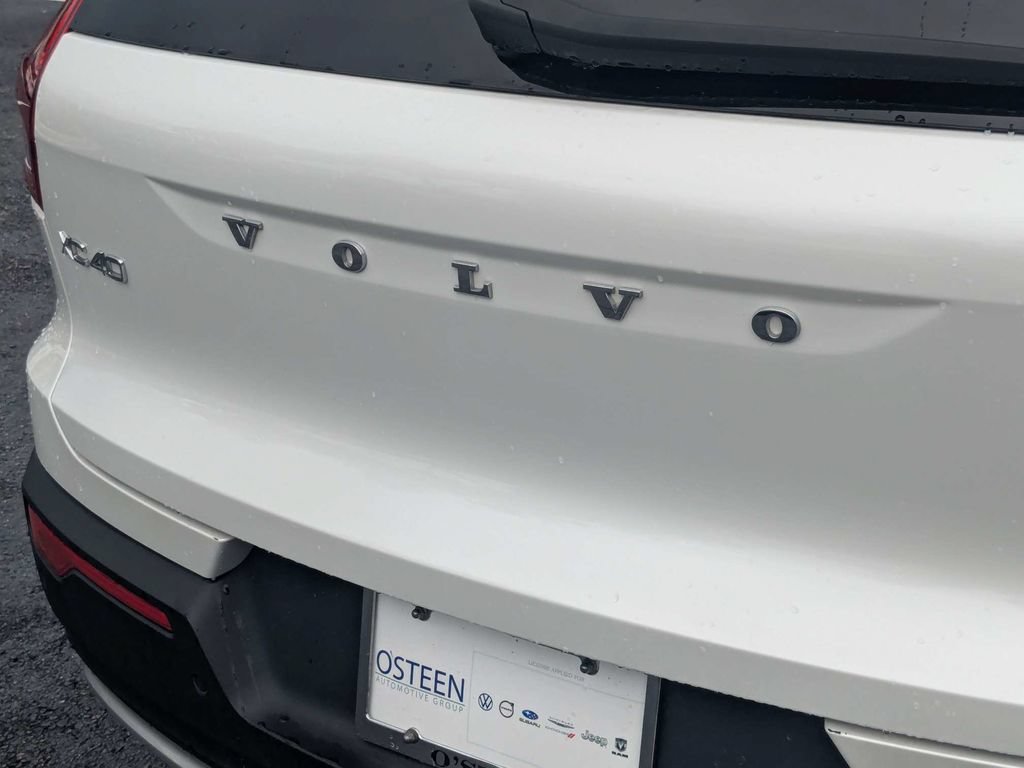 Certified 2023 Volvo XC40 B5 Plus w/ Protection Package Premier AWD/4WD image 17
