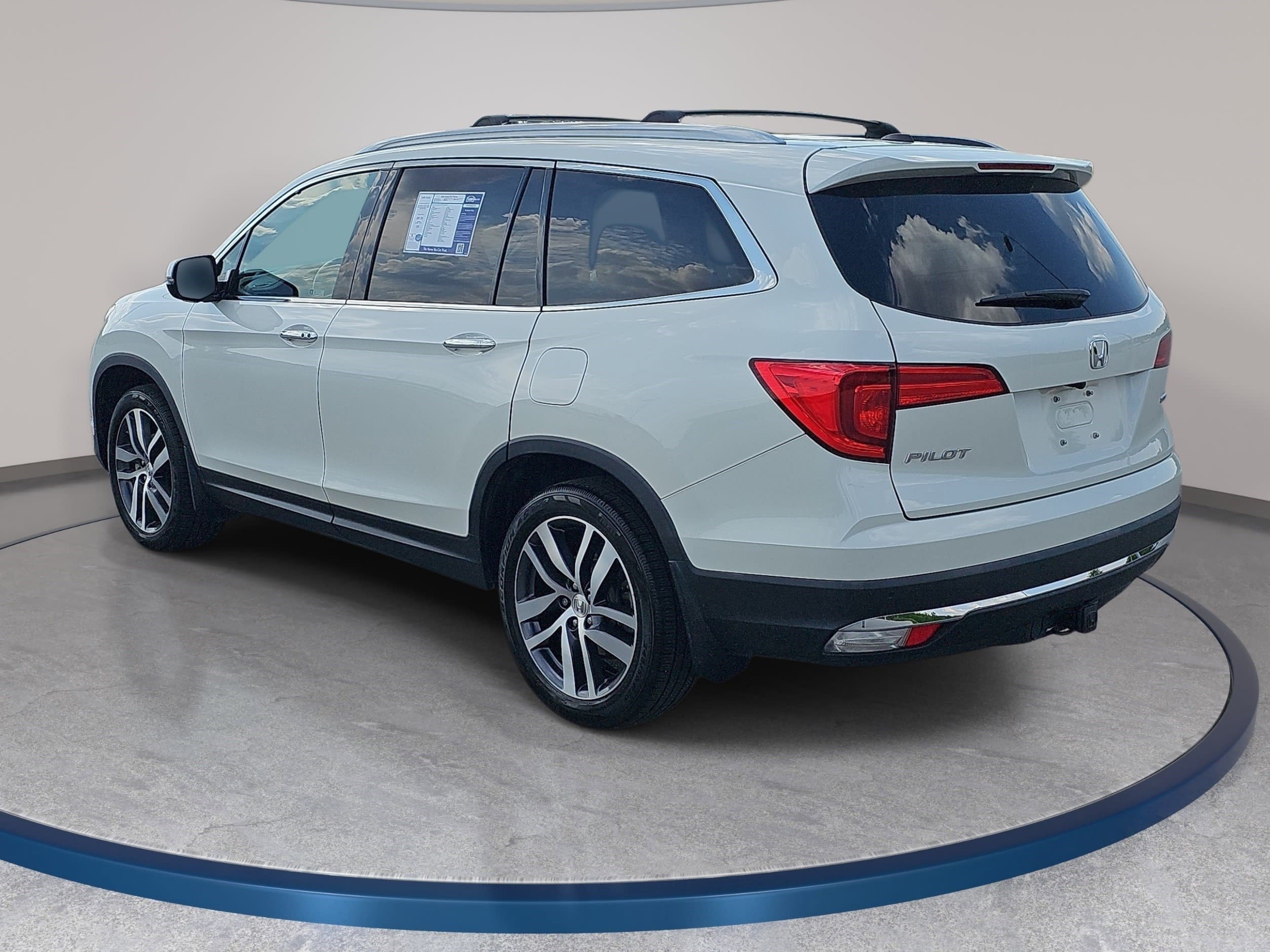 Used 2018 Honda Pilot Touring image 7