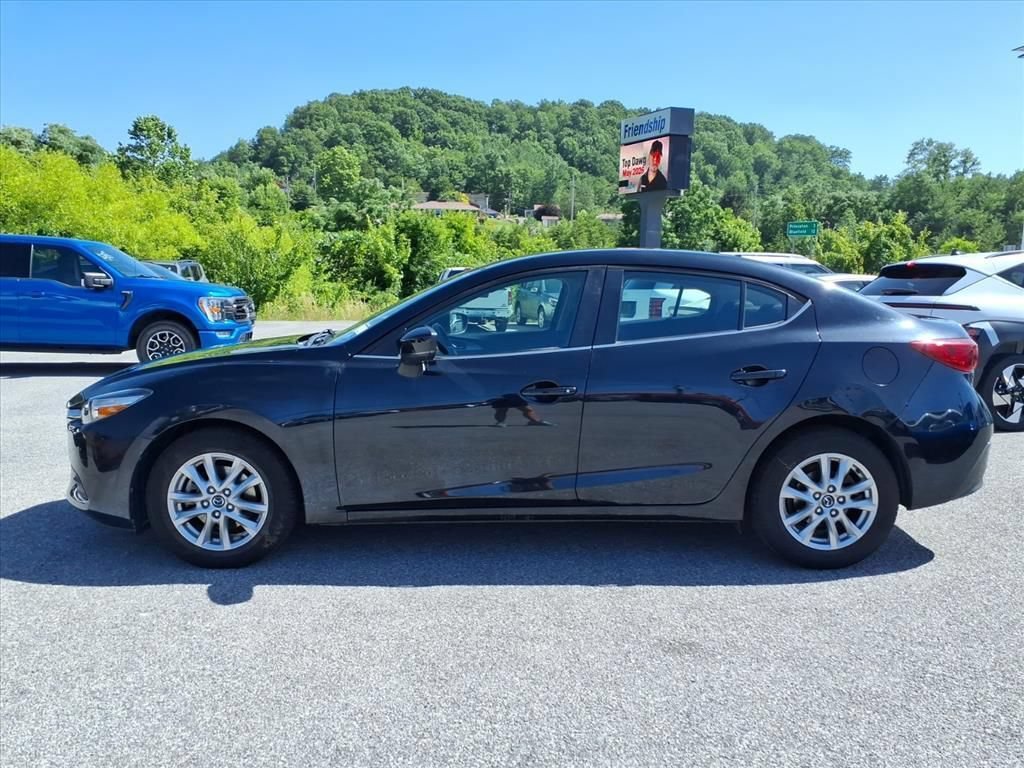 Used 2018 MAZDA MAZDA3 Sport w/ Preferred Equipment Package FWD image 4