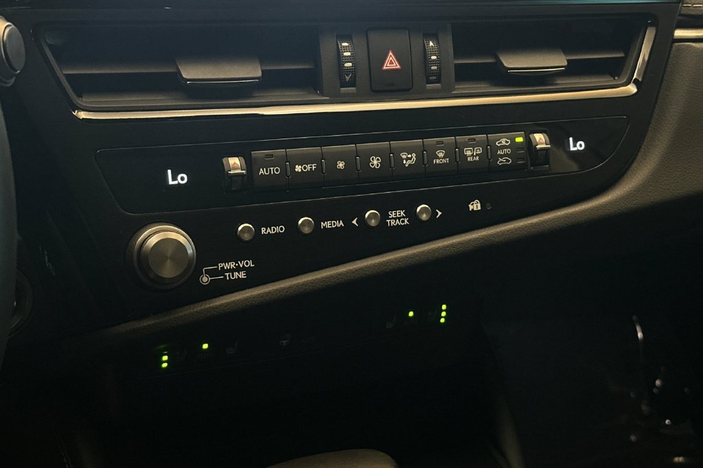Certified 2025 Lexus ES 300h w/ Premium Package FWD image 19
