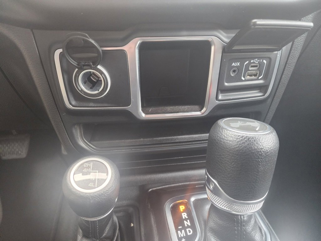 Used 2023 Jeep Wrangler Sport image 29