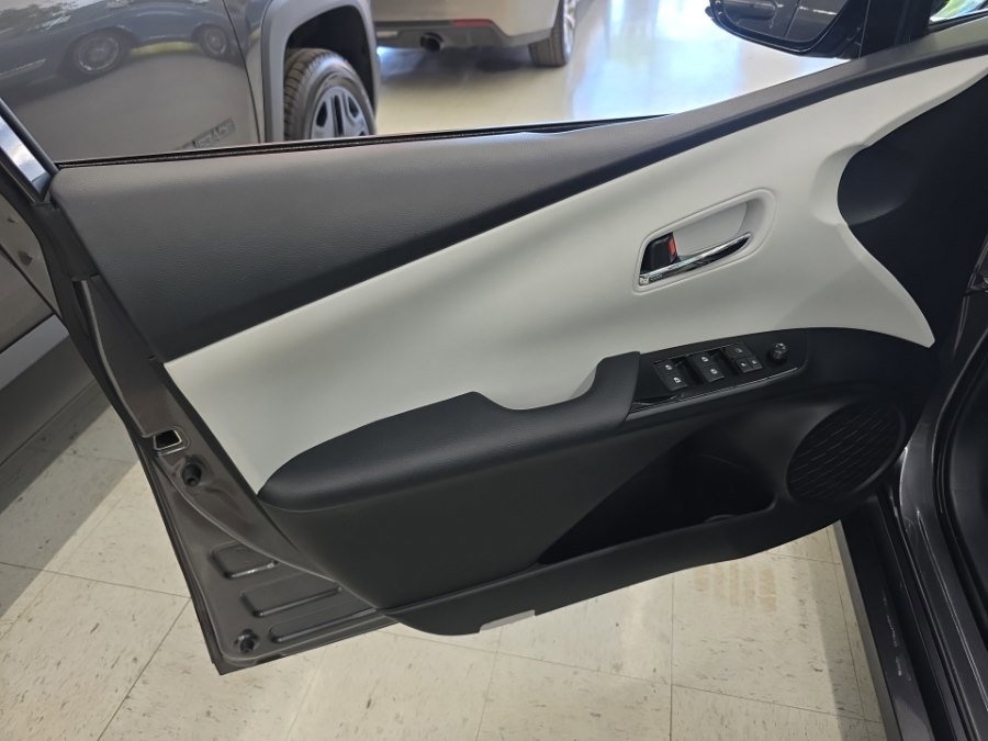 Used 2017 Toyota Prius Prime Premium FWD image 13