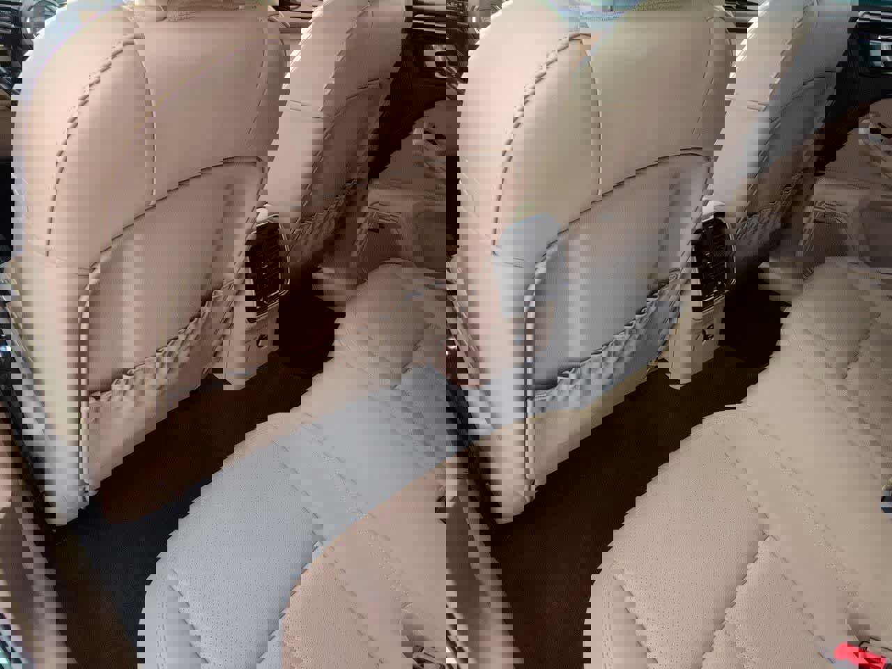 Used 2023 Porsche Macan Turbo image 18