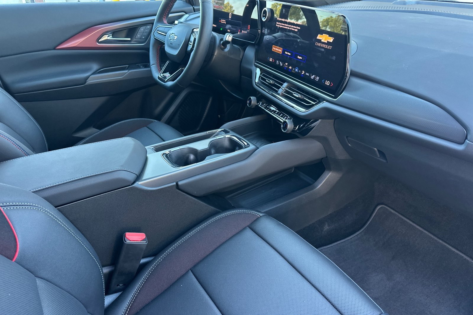 New 2026 Chevrolet Equinox EV RS w/ Convenience Package II FWD image 17