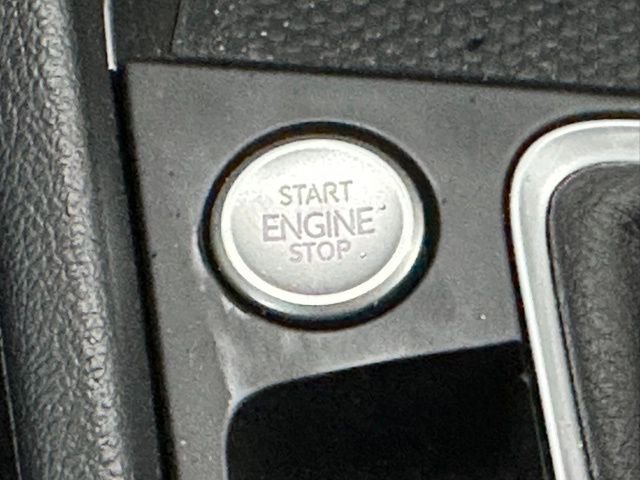 Certified 2025 Volkswagen Jetta SE image 32