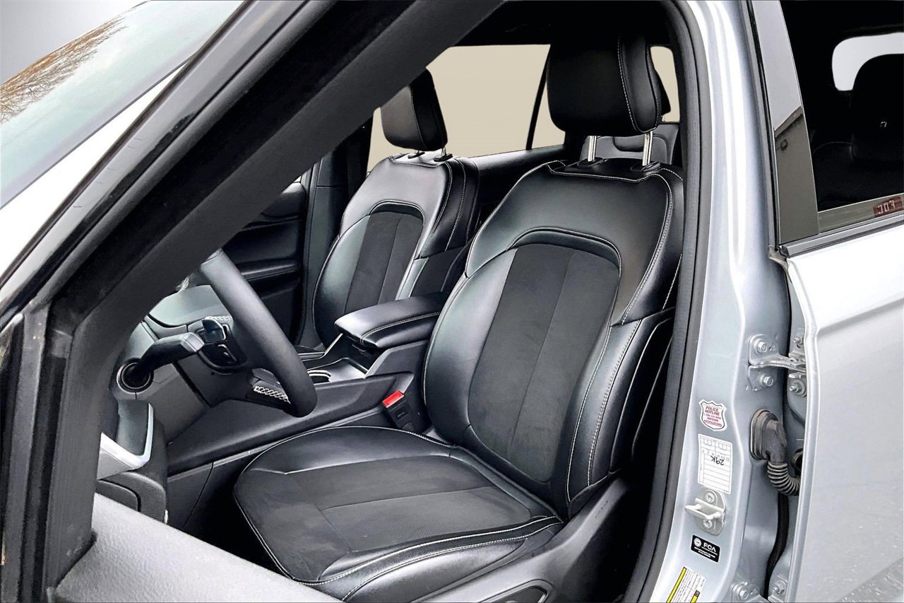 Certified 2024 Jeep Grand Cherokee L Laredo image 19