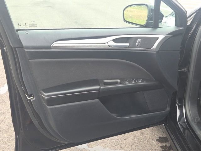 Used 2020 Ford Fusion SE image 22