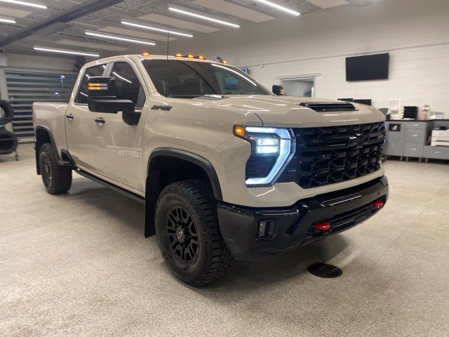 Used 2026 Chevrolet Silverado 2500 ZR2 AWD/4WD image 3