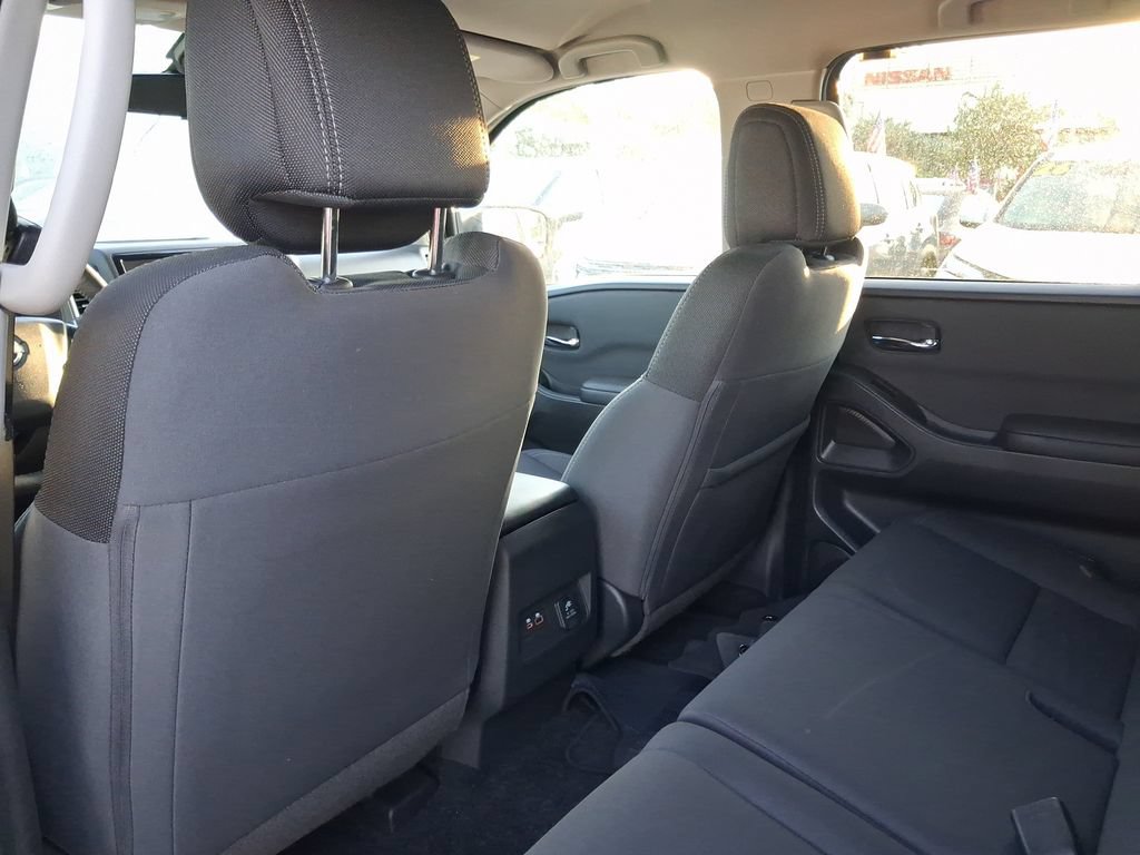 Used 2024 Nissan Frontier SV w/ Hardbody Edition AWD/4WD image 24