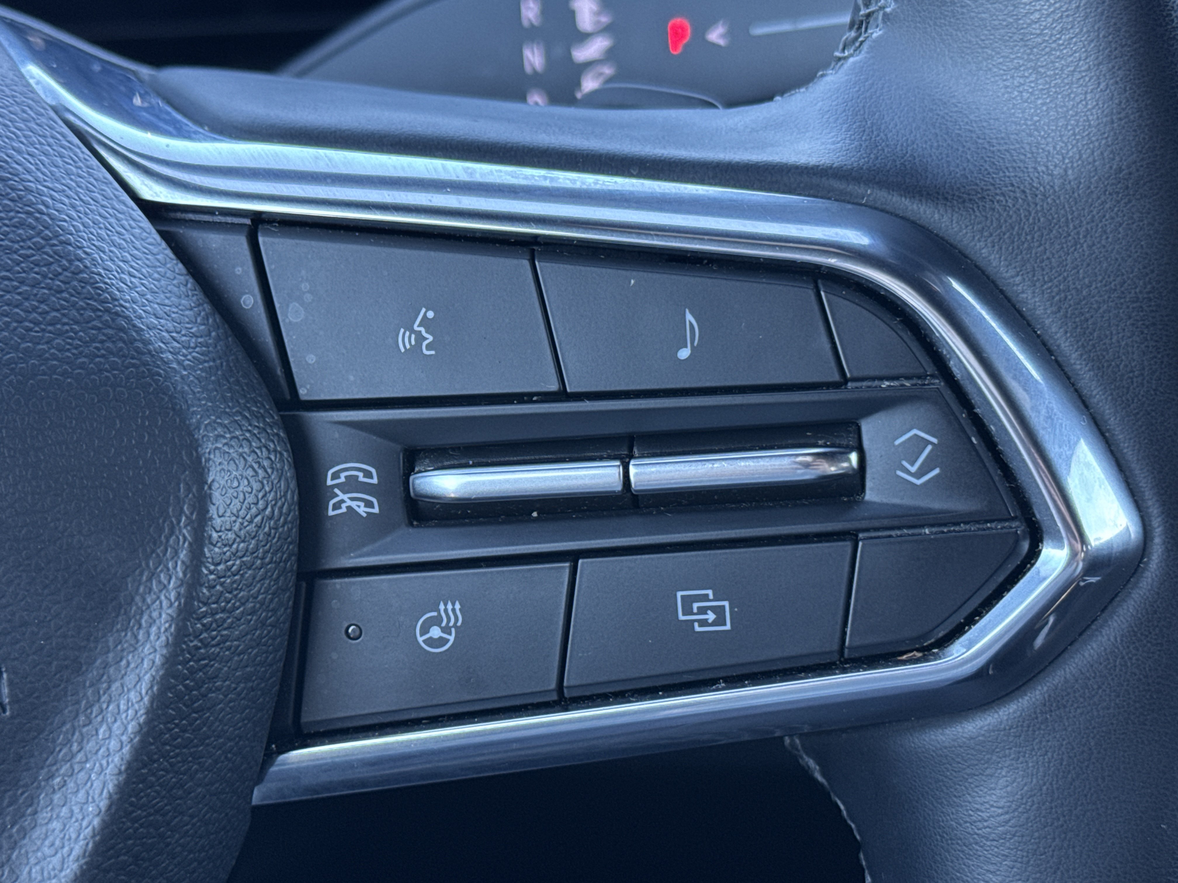 Used 2025 Chevrolet Equinox LT FWD image 32