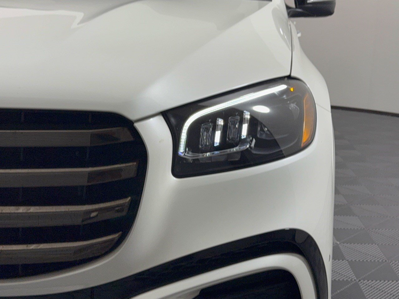 Used 2024 Mercedes-Benz GLS 450 4MATIC image 12