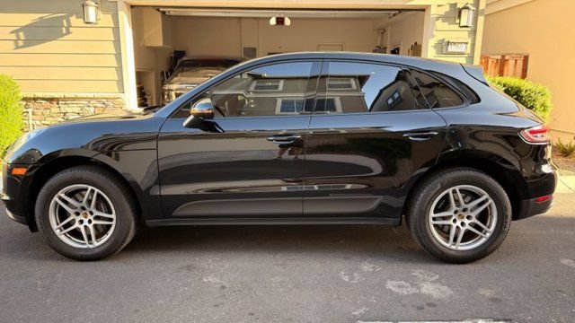 Used 2021 Porsche Macan AWD/4WD image 1