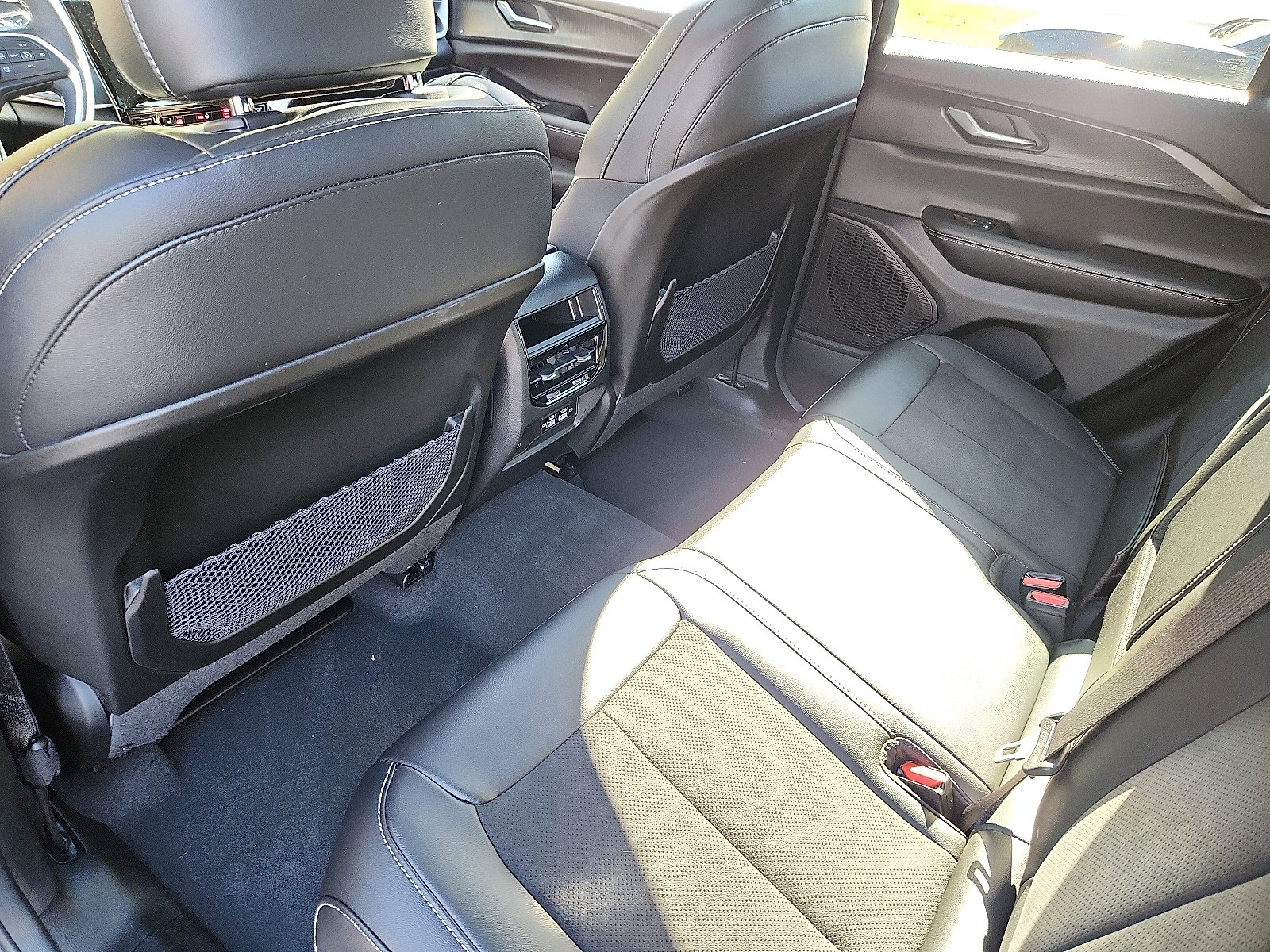 Certified 2025 Jeep Grand Cherokee Altitude image 11