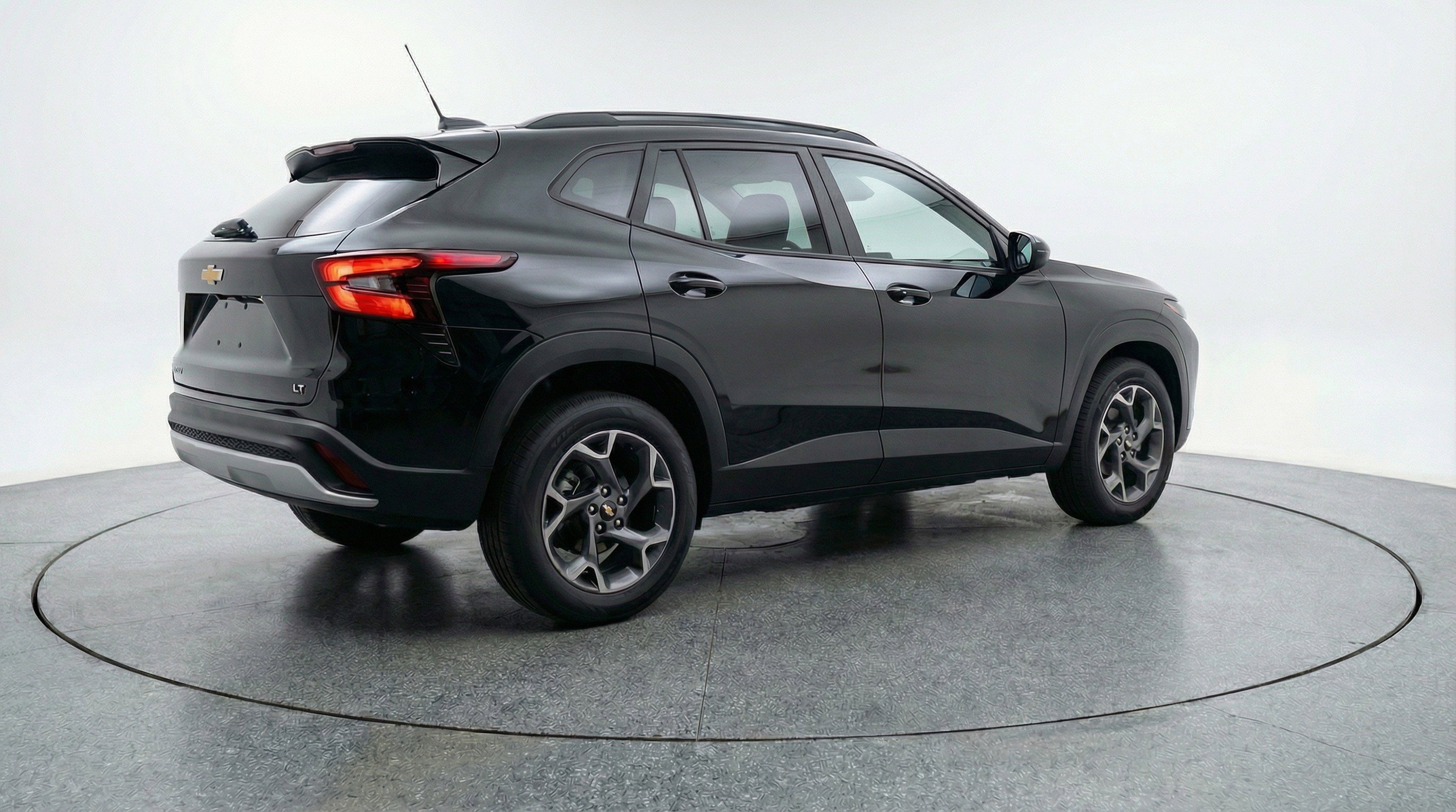 Used 2025 Chevrolet Trax LT FWD image 9