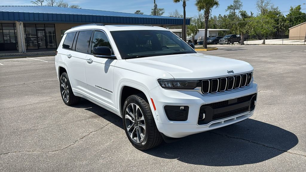Used 2023 Jeep Grand Cherokee L Overland w/ Advanced Protech Group III RWD image 8
