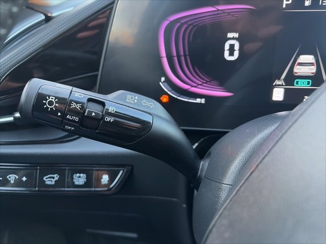 Used 2023 Kia Niro SX image 24
