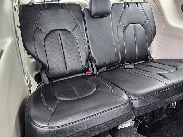 Used 2020 Chrysler Pacifica Touring-L image 43