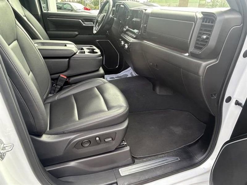 Used 2025 GMC Sierra 1500 SLT AWD/4WD image 24