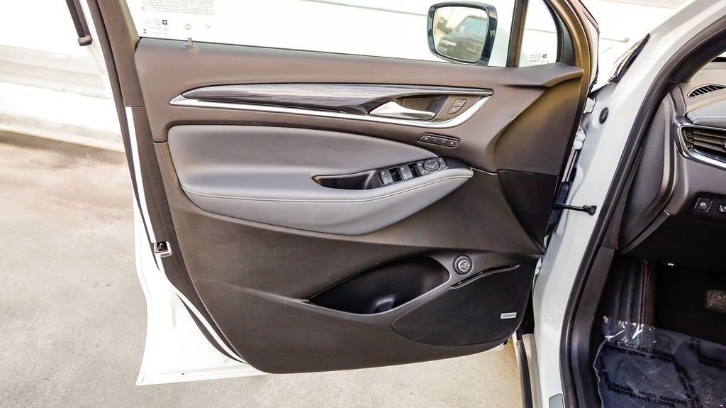Used 2024 Buick Enclave Premium AWD/4WD image 25