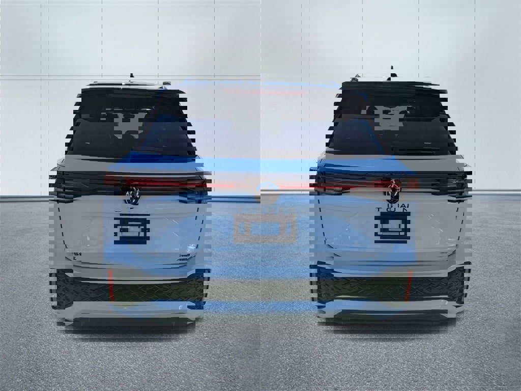 New 2025 Volkswagen Tiguan SE R-Line image 4