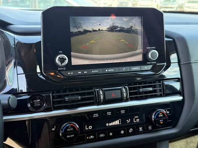 Used 2025 Nissan Pathfinder SV image 22