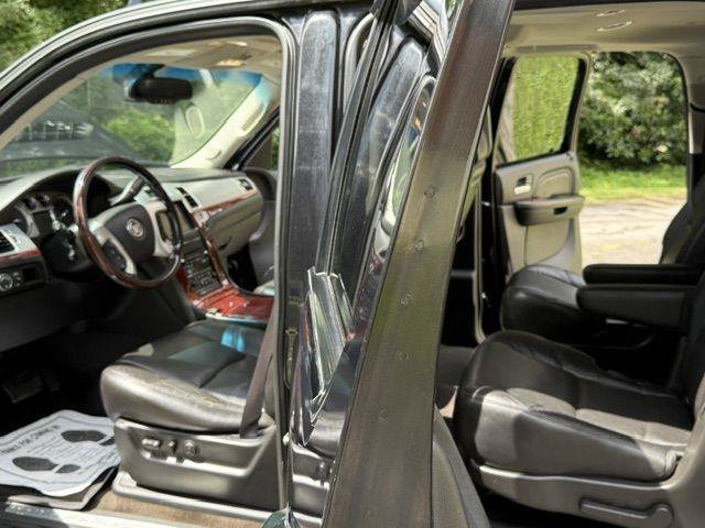 Used 2013 Cadillac Escalade ESV Luxury AWD/4WD image 10
