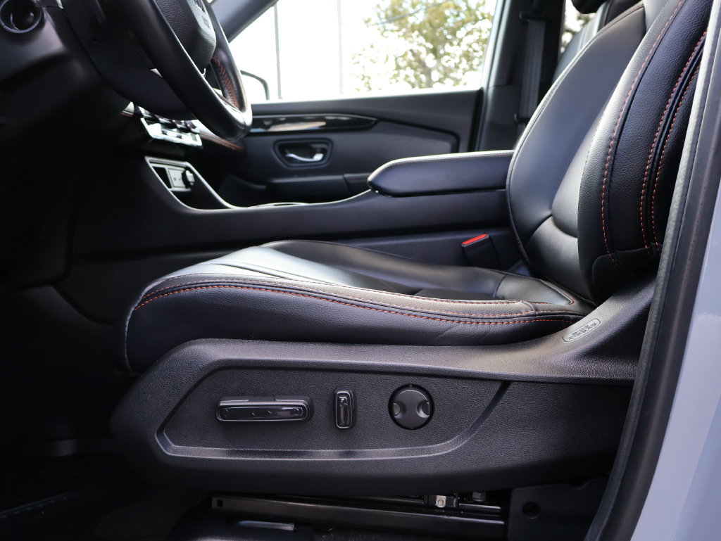 Certified 2025 Honda Pilot TrailSport image 32