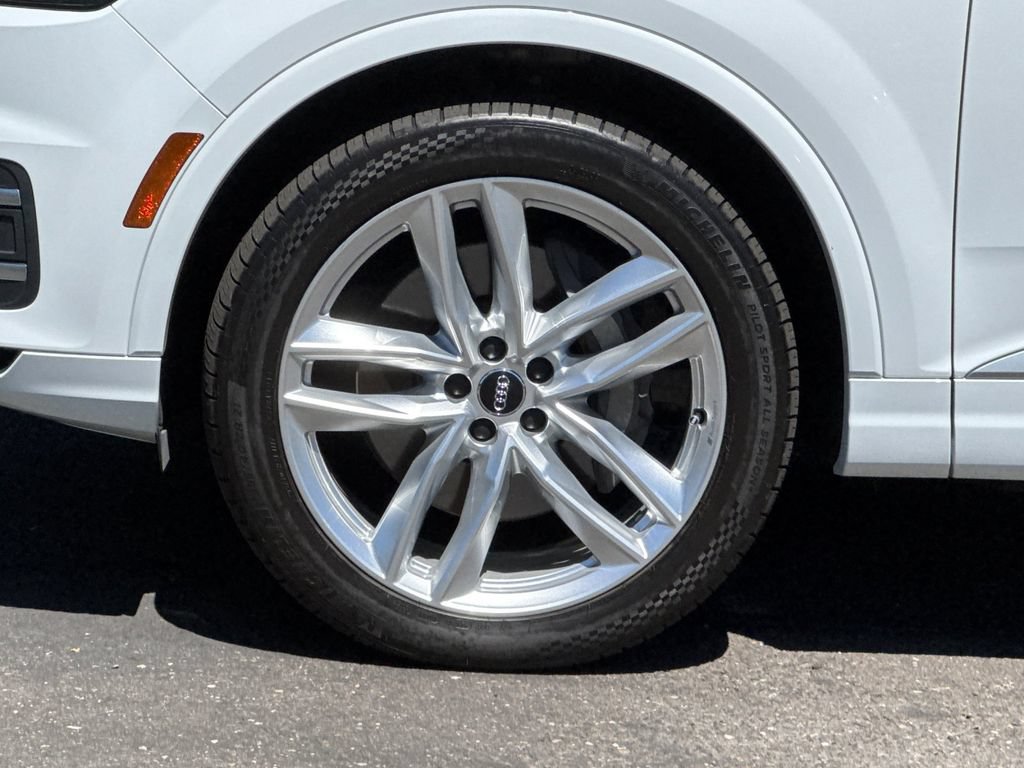 Used 2018 Audi Q7 3.0T Prestige AWD/4WD image 40