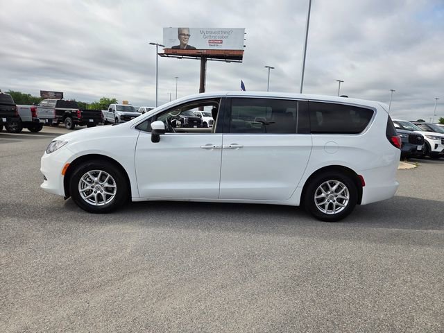 Used 2023 Chrysler Voyager LX FWD image 4