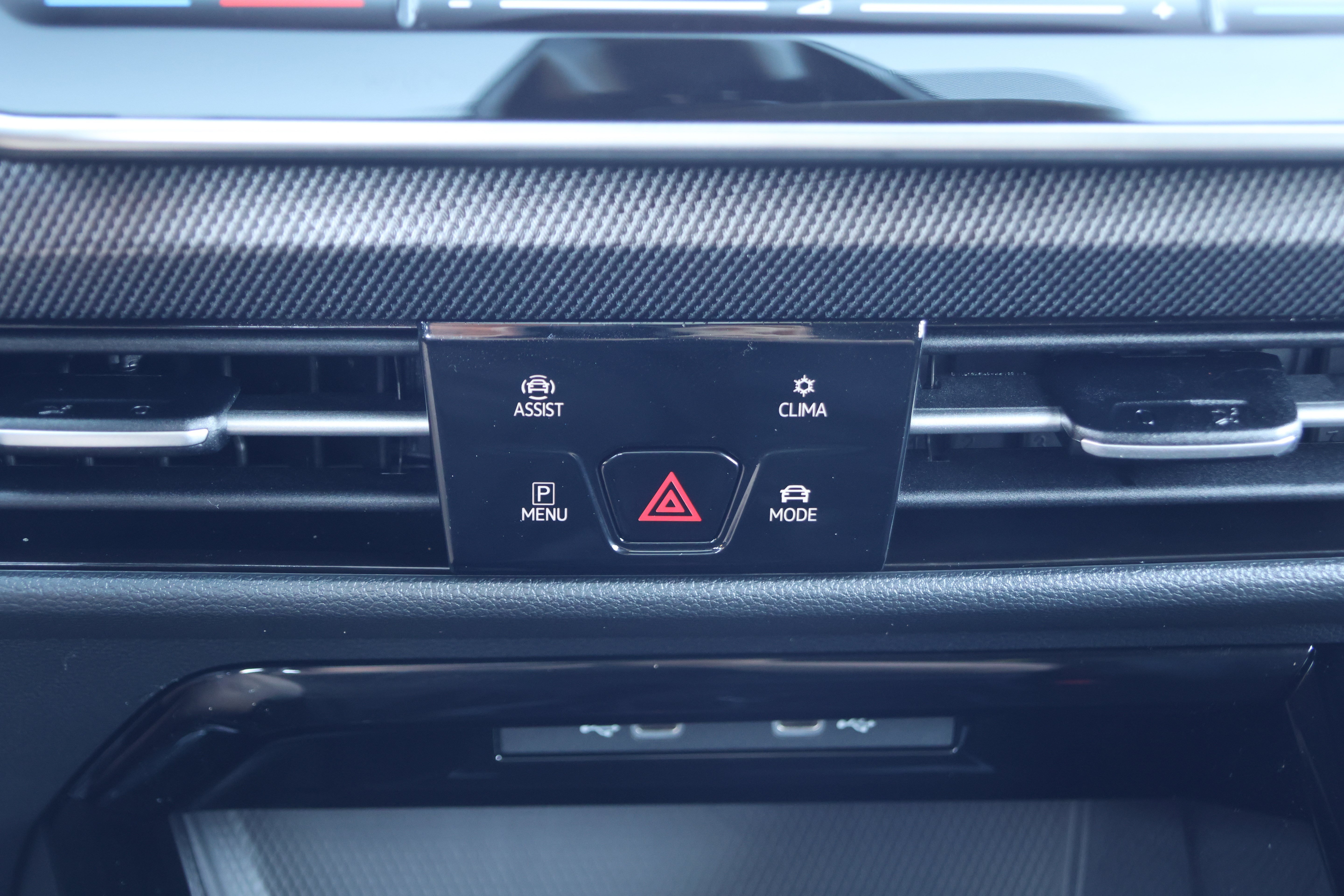 Used 2025 Volkswagen Golf SE FWD image 21