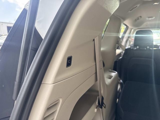 Used 2024 Chrysler Pacifica Touring-L FWD image 9