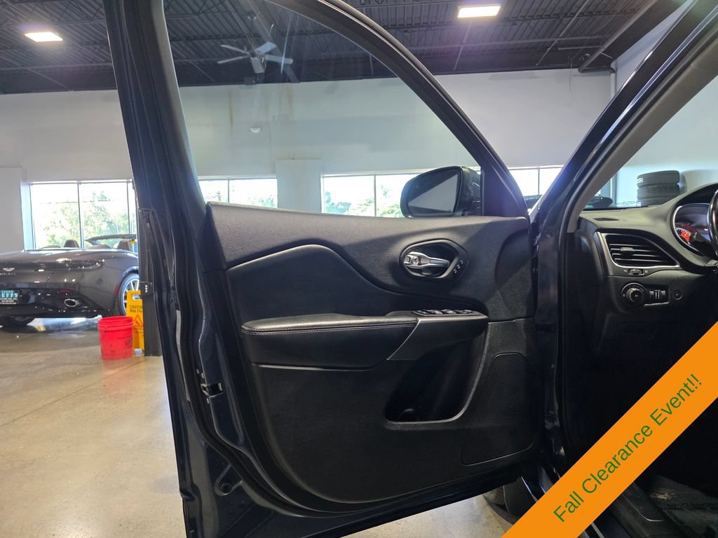 Used 2020 Jeep Cherokee Limited AWD/4WD image 14