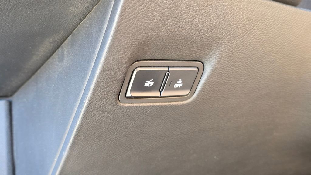 Used 2015 Chevrolet Corvette Stingray Convertible w/ 2LT Preferred Equipment Group image 63