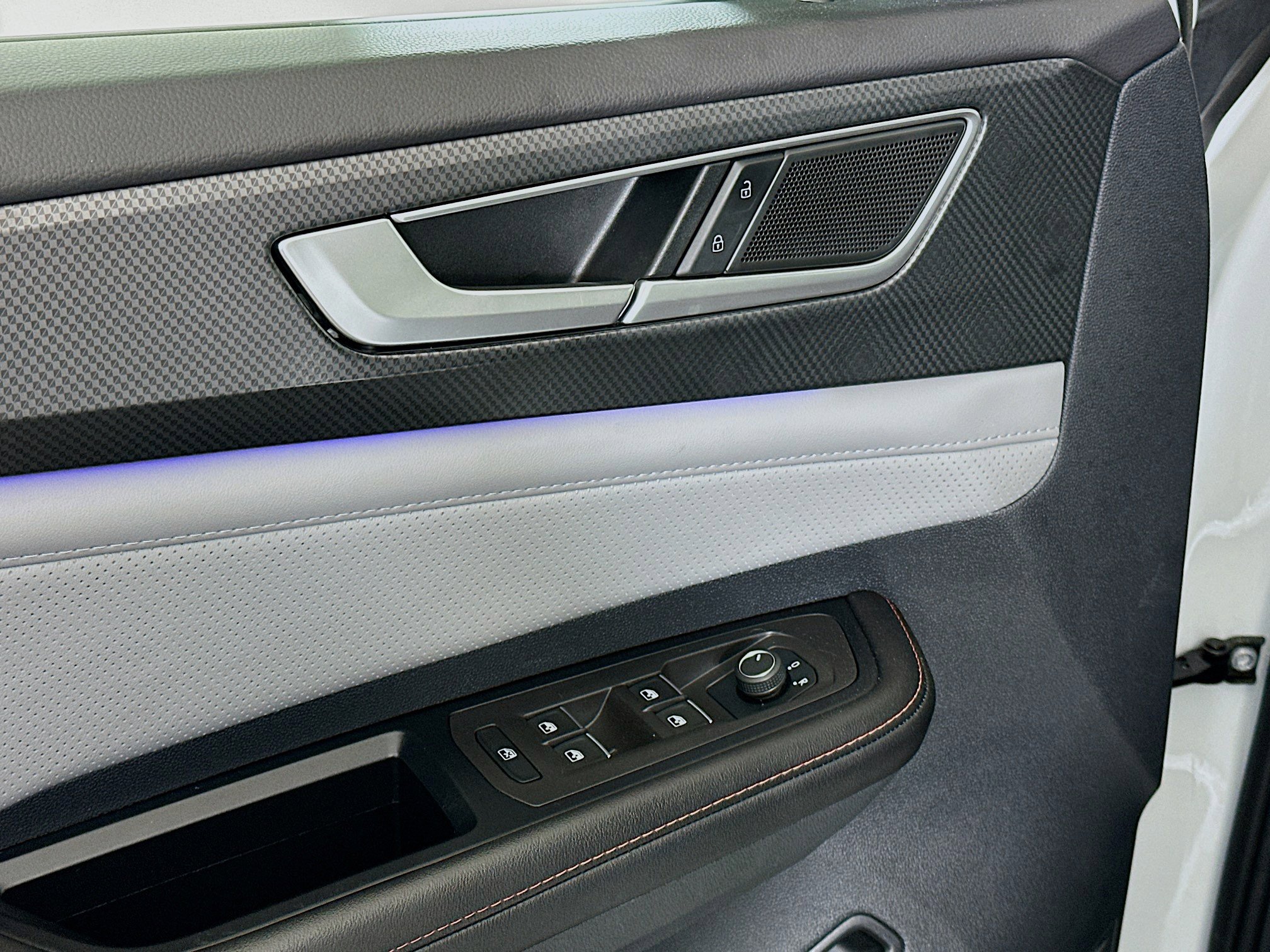 Used 2024 Volkswagen Atlas Peak Edition SE image 15