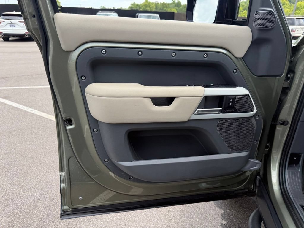 Used 2020 Land Rover Defender 110 First Edition AWD/4WD image 27