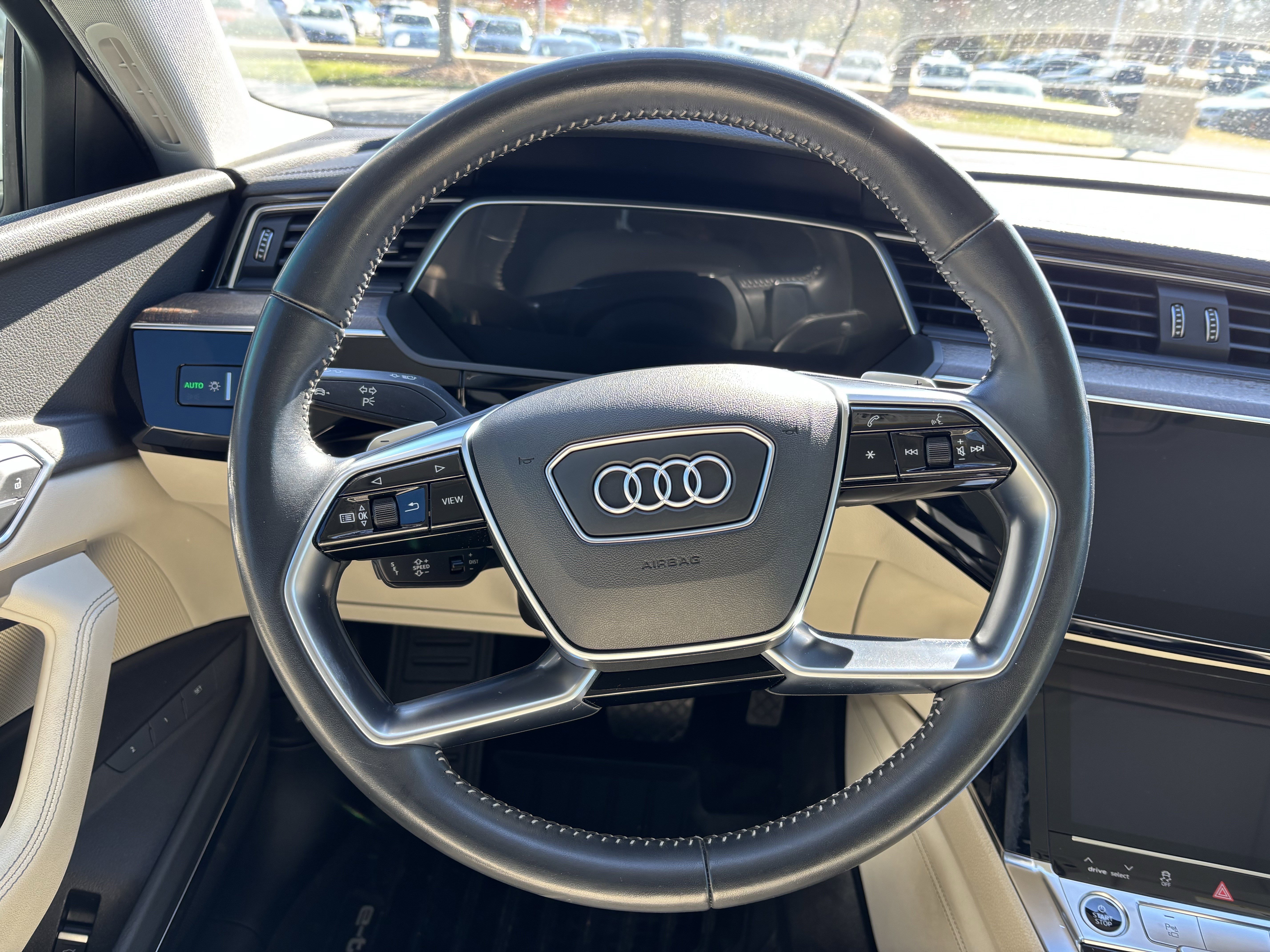 Used 2021 Audi e-tron Premium Plus image 20