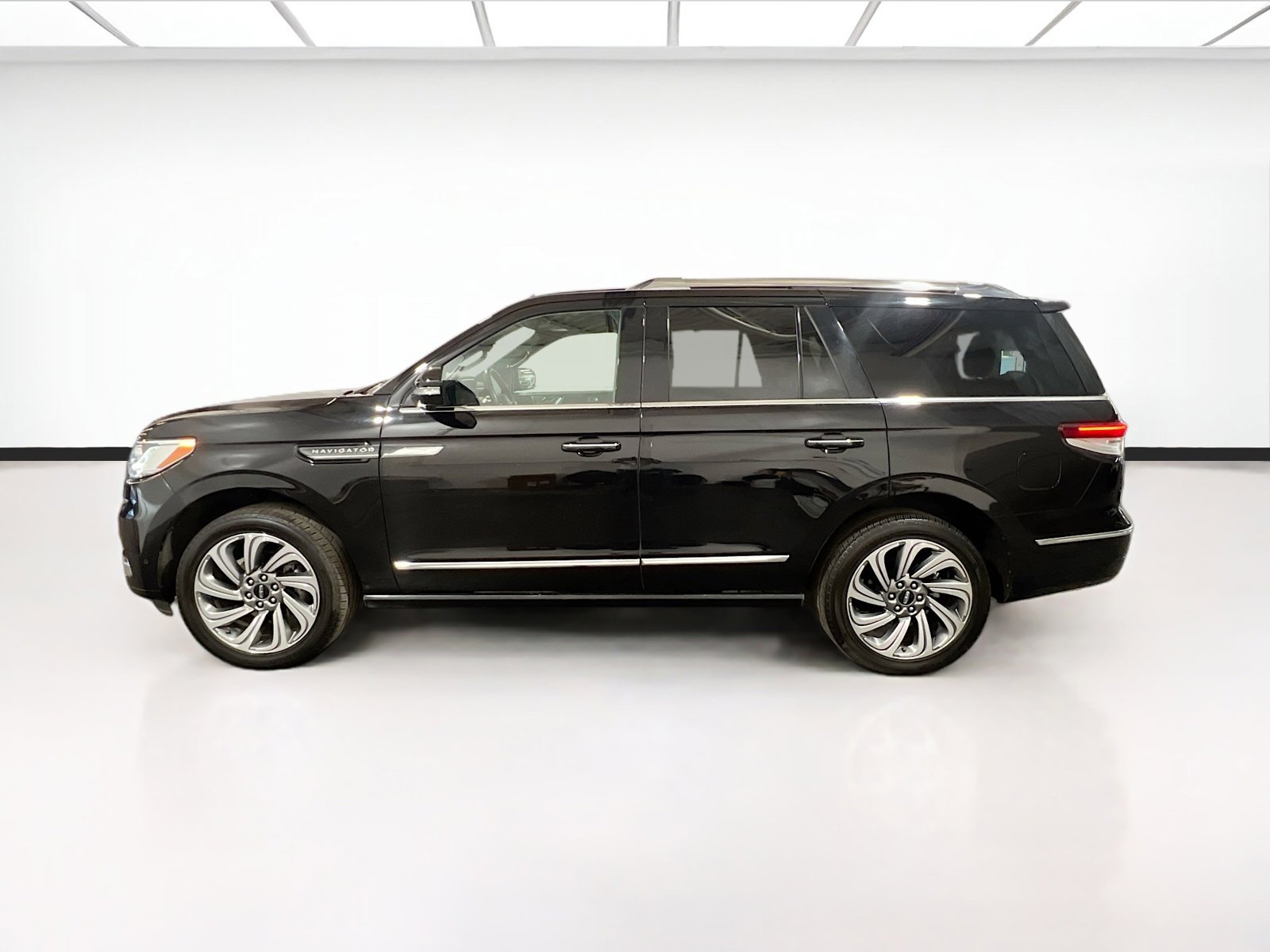 Used 2024 Lincoln Navigator Reserve image 25
