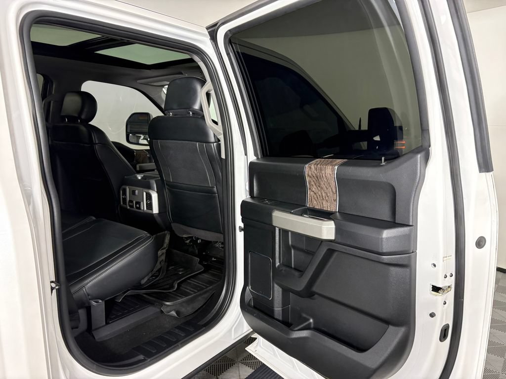 Used 2019 Ford F250 Lariat w/ Lariat Ultimate Package AWD/4WD image 32