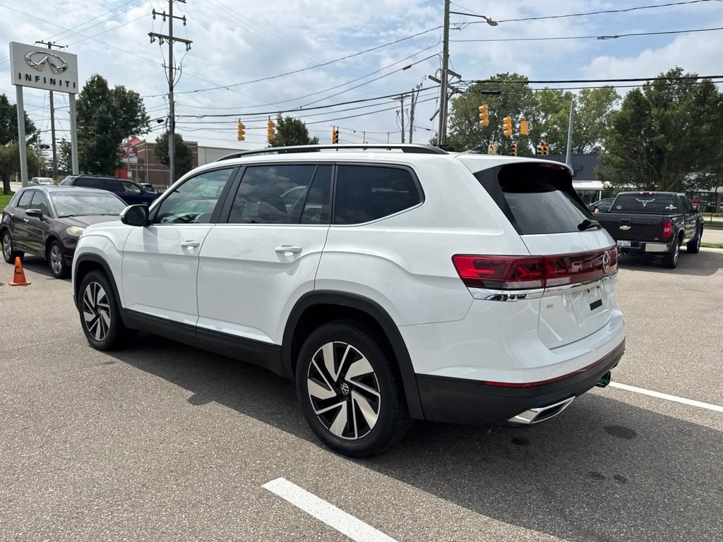 Used 2025 Volkswagen Atlas SE AWD/4WD image 3