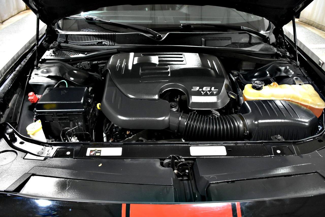 Used 2013 Dodge Challenger SXT image 9