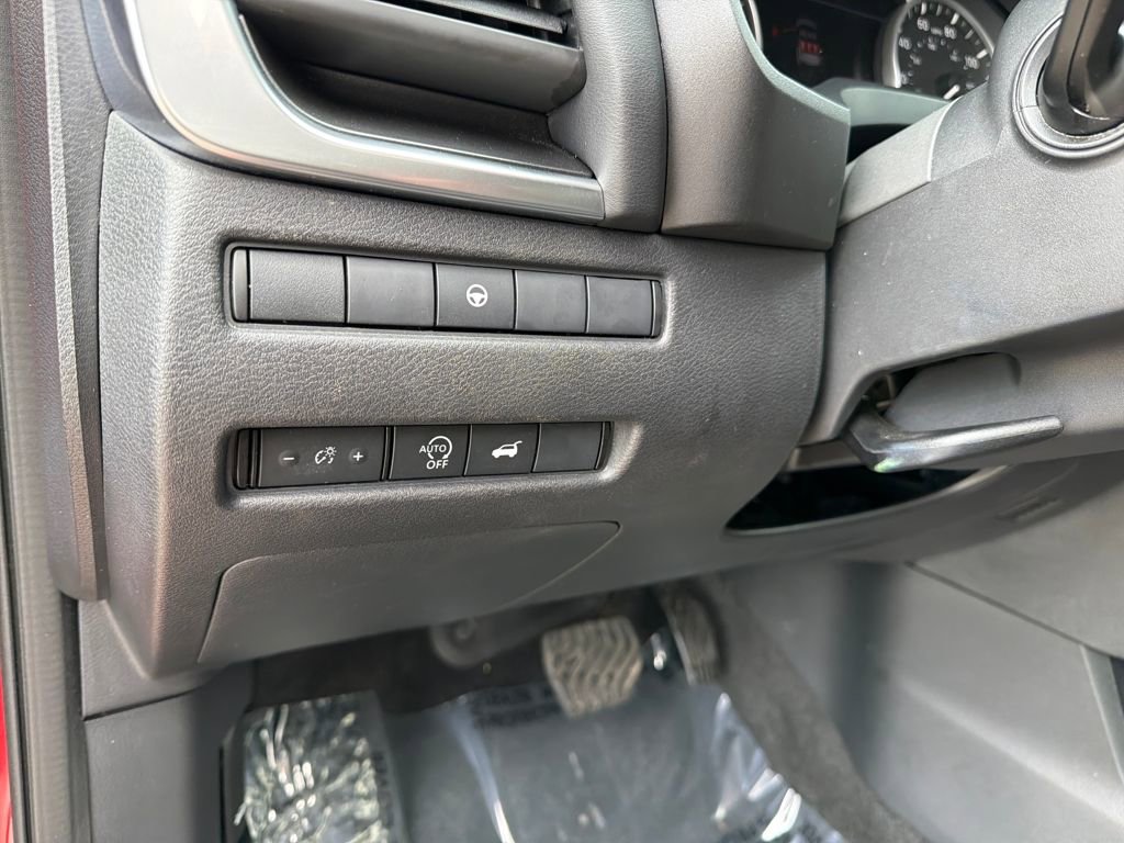 Used 2024 Nissan Rogue SV w/ SV Premium Package image 21