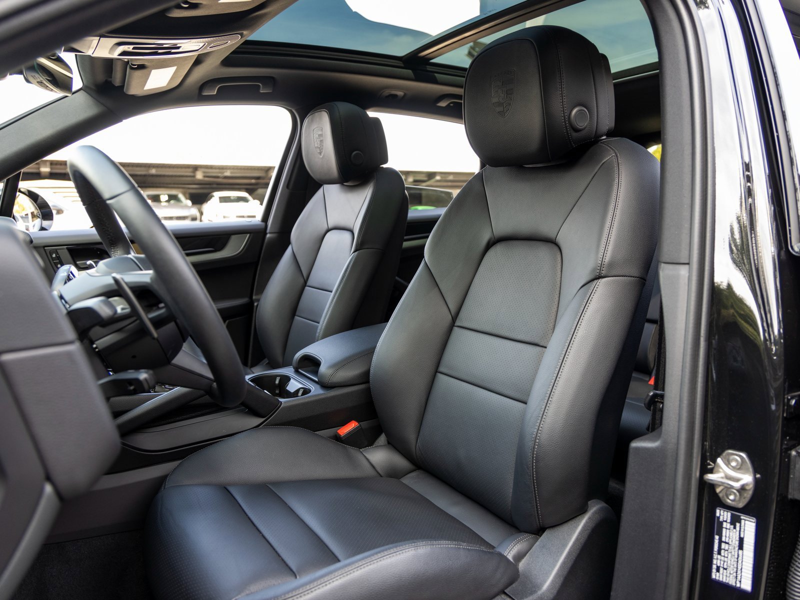 Certified 2025 Porsche Cayenne image 5