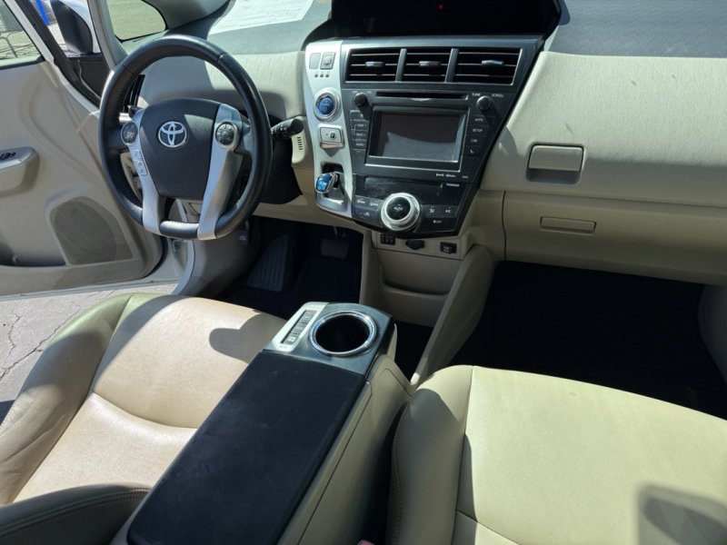 Used 2014 Toyota Prius V Five image 26