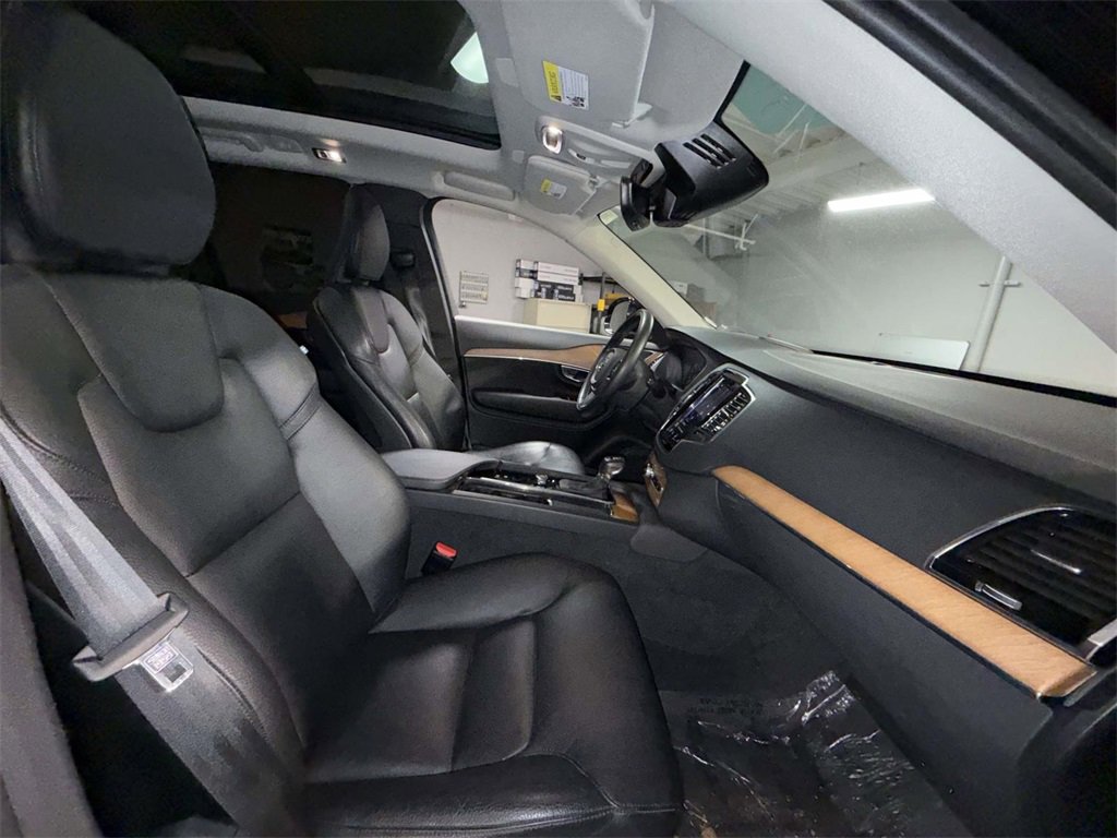 Used 2022 Volvo XC90 T6 Momentum w/ Advanced Package image 13