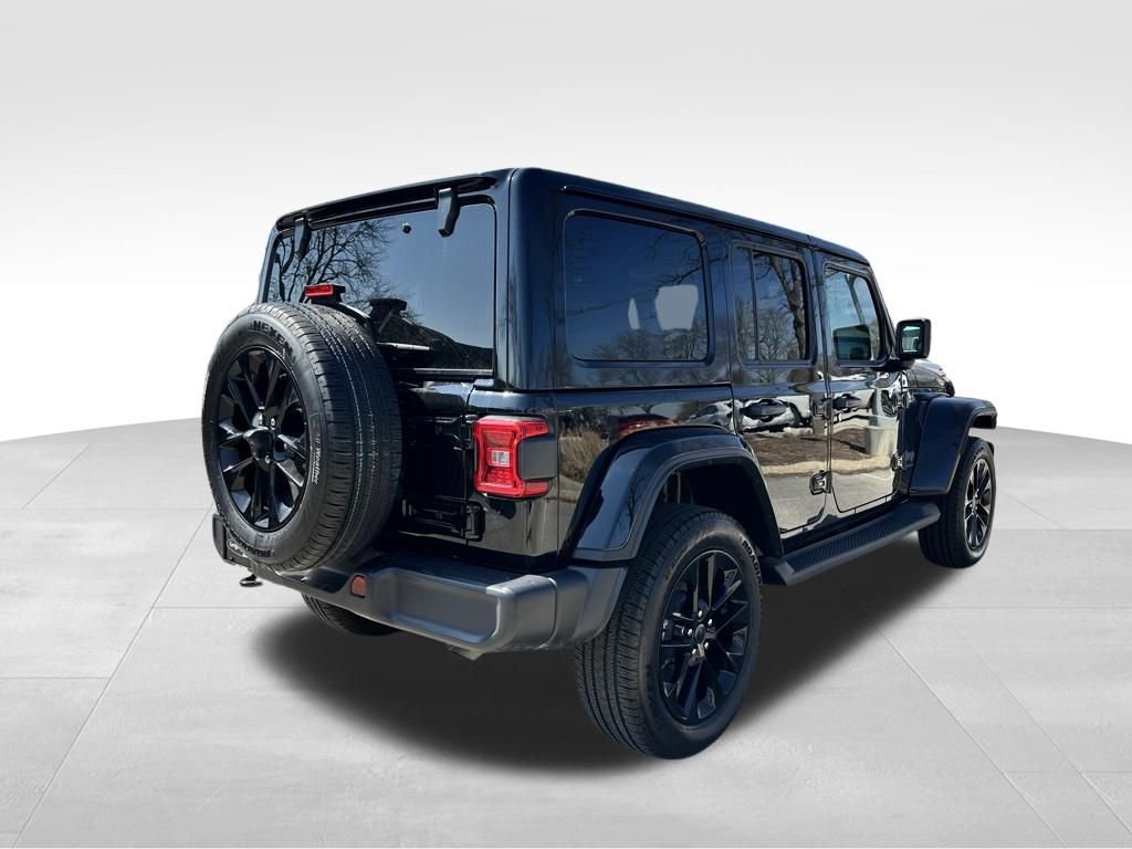 Used 2025 Jeep Wrangler Unlimited Sahara AWD/4WD image 8